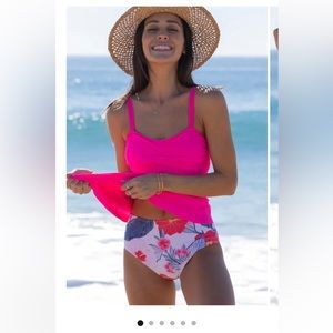 Tankini Set NWTs Twist Front Ruffle Hem Floral Print Tankini Size Small
